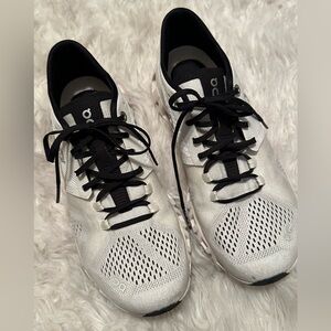 ON Cloud, women’s tennis shoes.  Worn 3 or 4 times. Excellent condition. Size 6.